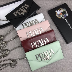 Prada/普拉达官网正品女士手拿包新款金属LOGO链条钱包手包1MF175